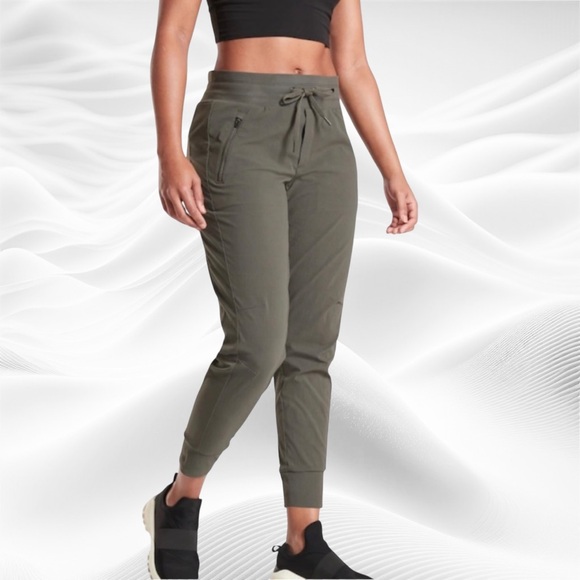 Athleta Trekkie North‎ Jogger Mountain Olive Size 12 = 34X26.5 - Picture 1 of 9
